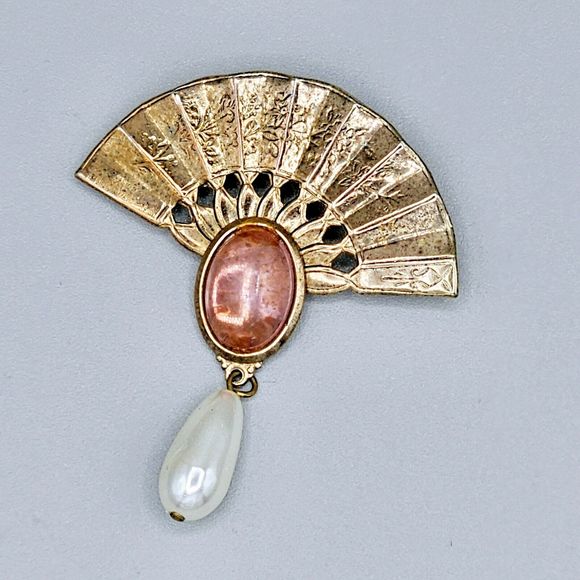 Vintage Fan Brooch Pink Lucite Cabochon White Pearl Dangle Estate Jewelry Pin - Picture 3 of 11